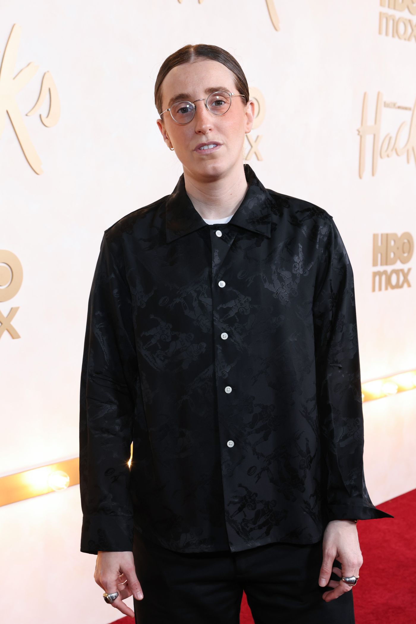 Photos: Jean Smart, Hannah Einbinder, & More Attend HACKS Season 5 Premiere  Image