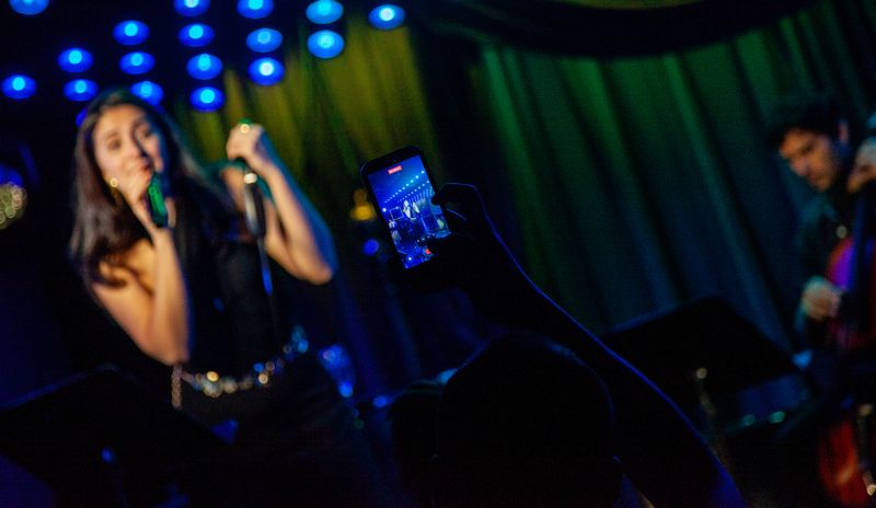 Photos: Marina Pires Premieres THE PROTEAN POET at The Laurie Beechman — photo 20 of 21
