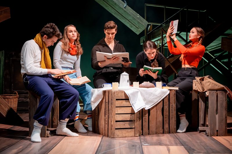 Photos: SCHOLL - Die Knospe Der Weißen Rose at Theater Magdeburg — photo 2 of 13