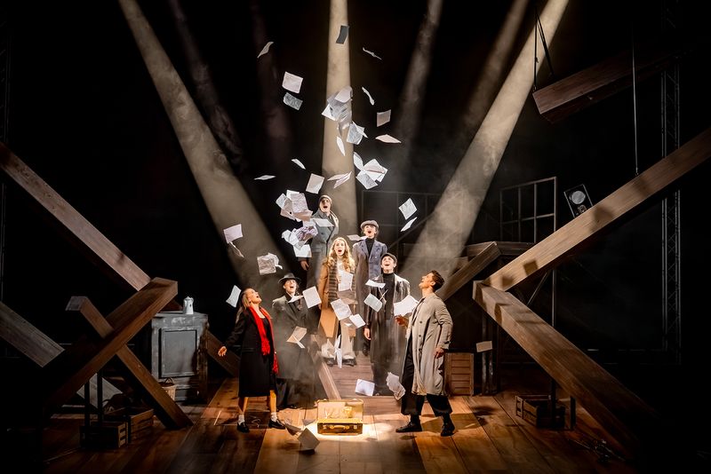 Photos: SCHOLL - Die Knospe Der Weißen Rose at Theater Magdeburg — photo 9 of 13