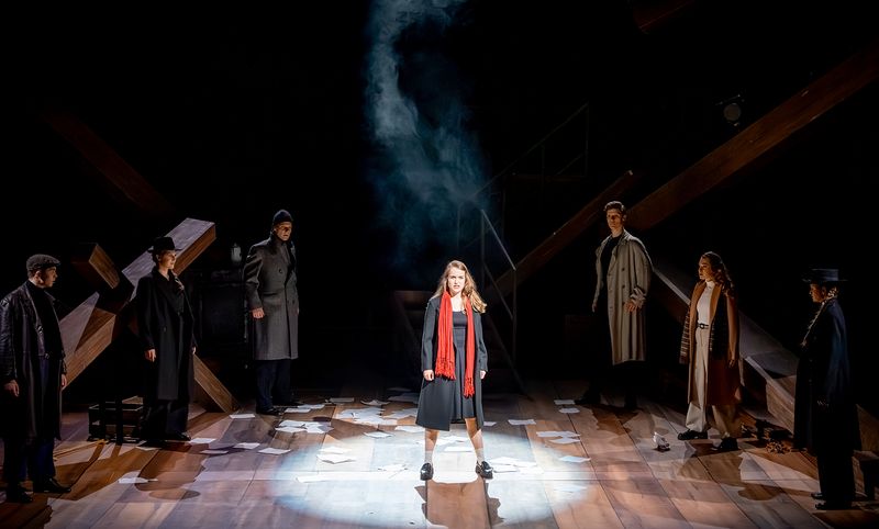 Photos: SCHOLL - Die Knospe Der Weißen Rose at Theater Magdeburg — photo 11 of 13