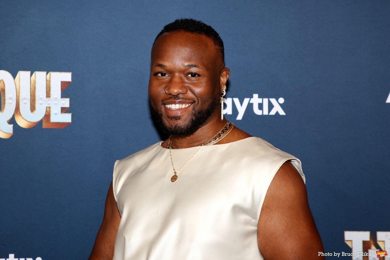 Photos: TITANIQUE Company Walks the Red Carpet on Opening Night — photo 26 of 54
