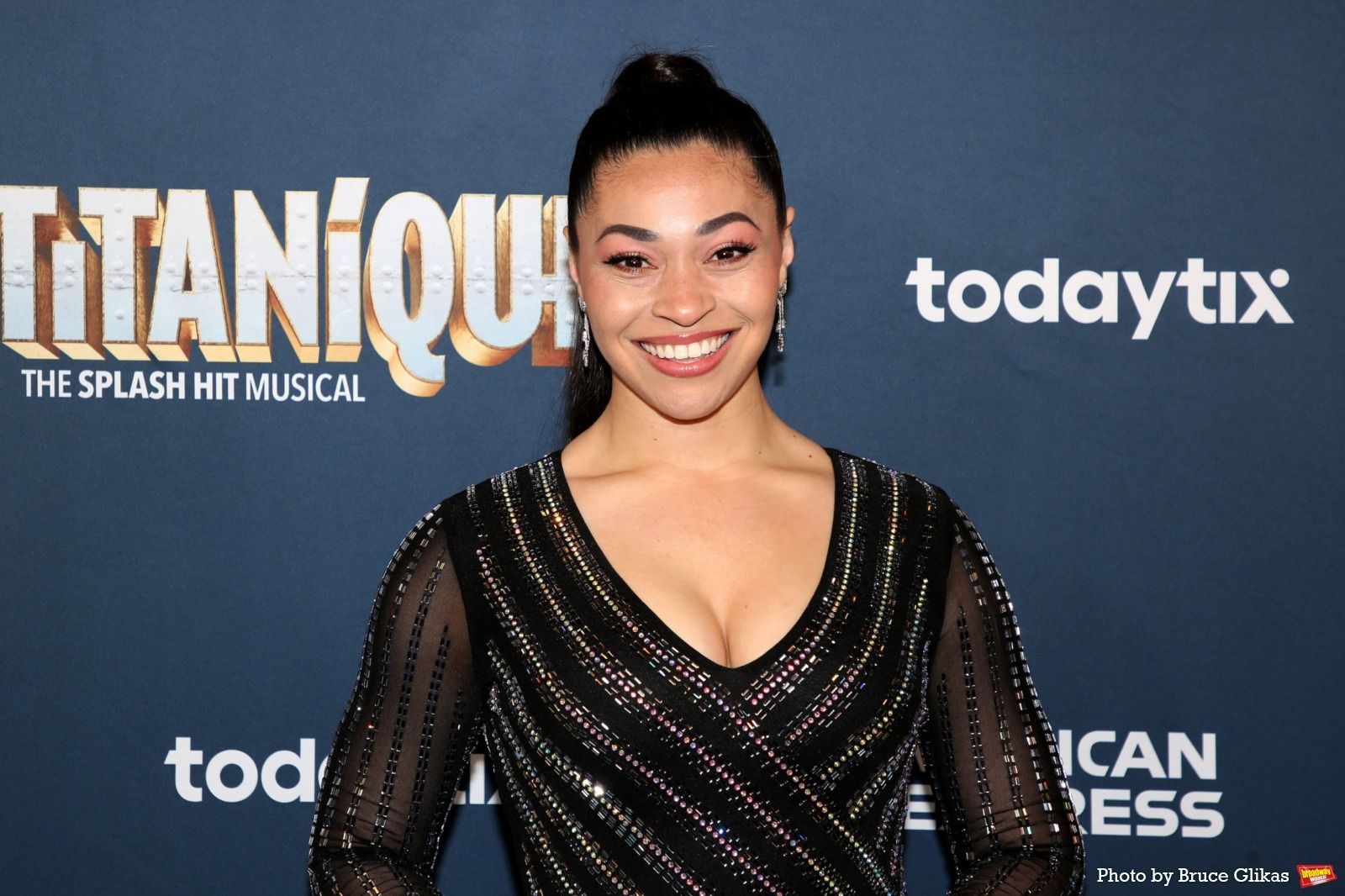 Photos: TITANIQUE Company Walks the Red Carpet on Opening Night — photo 29 of 54