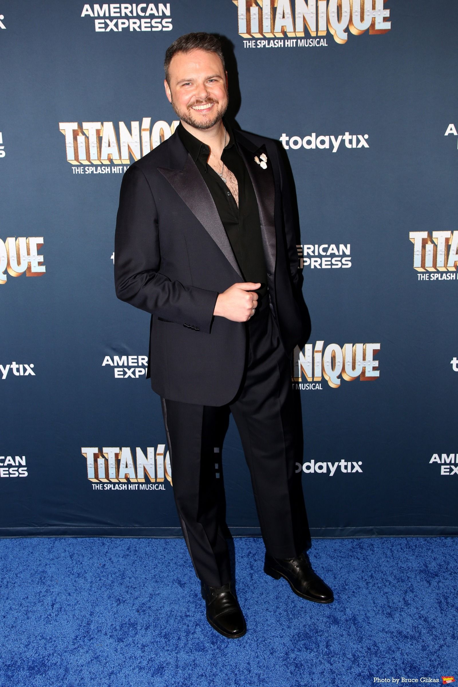 Photos: TITANIQUE Company Walks the Red Carpet on Opening Night — photo 36 of 54