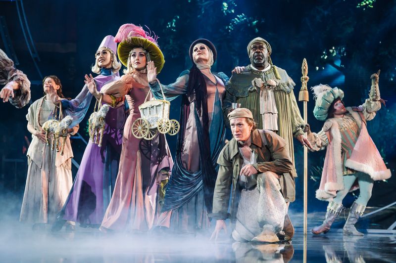 Photos: Rachel Zegler, Rosamund Pike and More Win at the 2026 Olivier Awards — photo 9 of 25