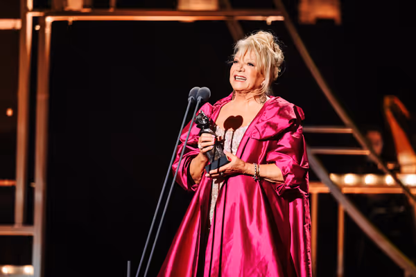 Dame Elaine Paige Photo