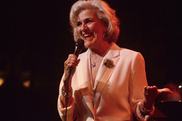 Karen Mason. Photo credit: Maryann Lopinto Photo