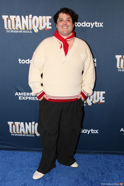 Harvey Guillen Photo