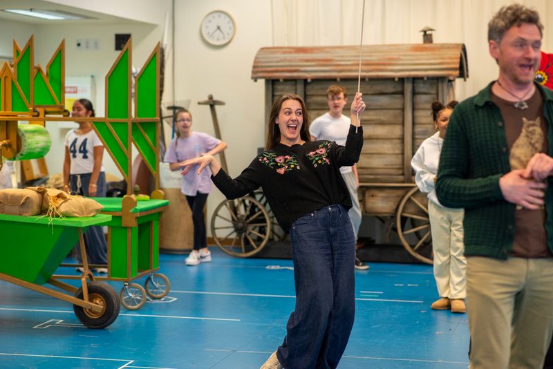 Photos: THE WIZARD OF OZ in Rehearsal at Children's Theatre Company — photo 4 of 24