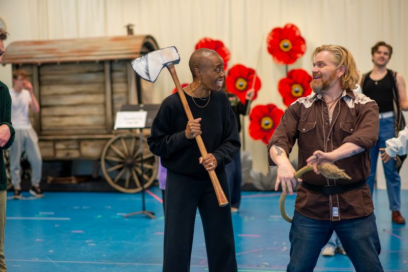 Photos: THE WIZARD OF OZ in Rehearsal at Children's Theatre Company — photo 6 of 24
