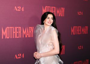 Anne Hathaway Photo