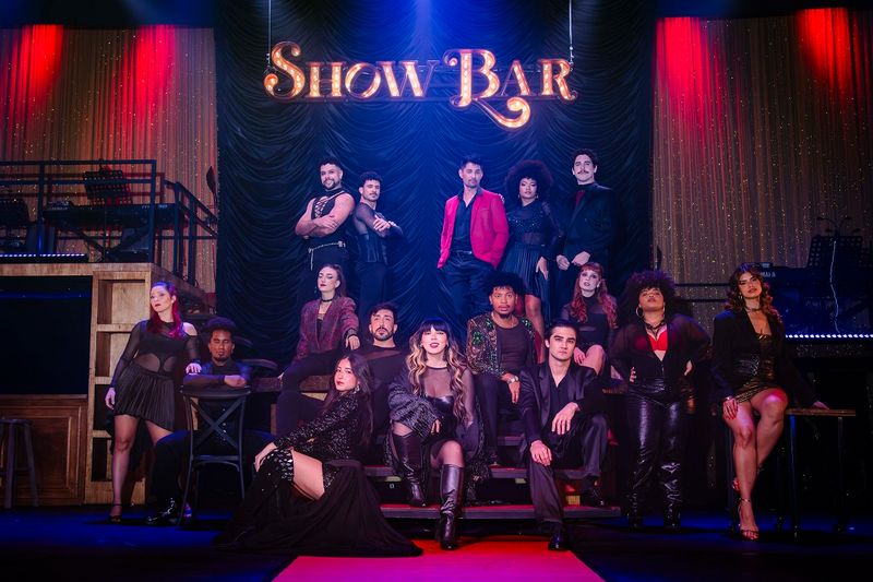 Raising the Curtain—and a Glass: From Broadway Vibes to Brazilian Hits SHOW BAR – JUKEBOX MUSICAL Opens in São Paulo Image