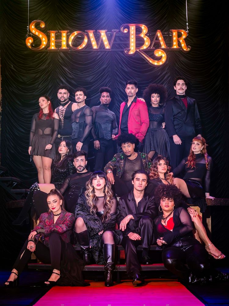 Raising the Curtain—and a Glass: From Broadway Vibes to Brazilian Hits SHOW BAR – JUKEBOX MUSICAL Opens in São Paulo Image