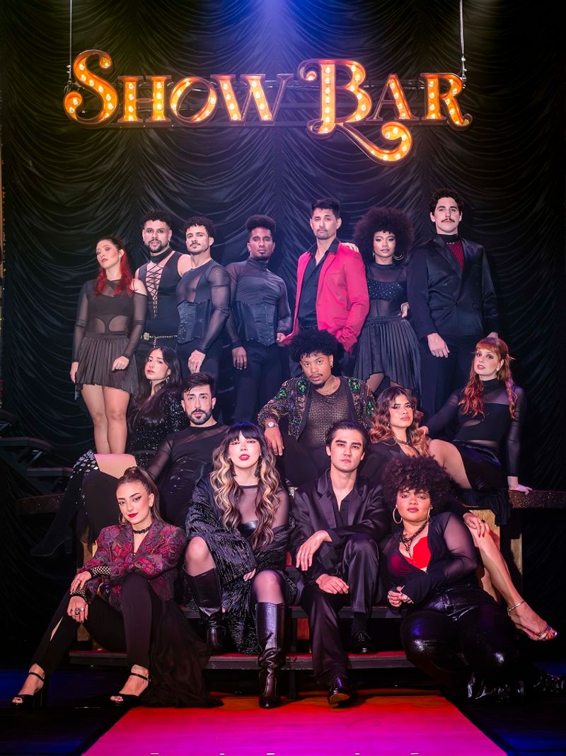 Raising the Curtain—and a Glass: From Broadway Vibes to Brazilian Hits SHOW BAR – JUKEBOX MUSICAL Opens in São Paulo Image