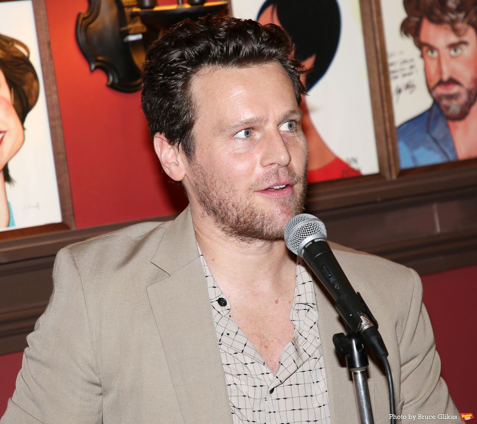 Photos: CHESS Star Lea Michele Receives Portrait at Sardi's — photo 8 of 49