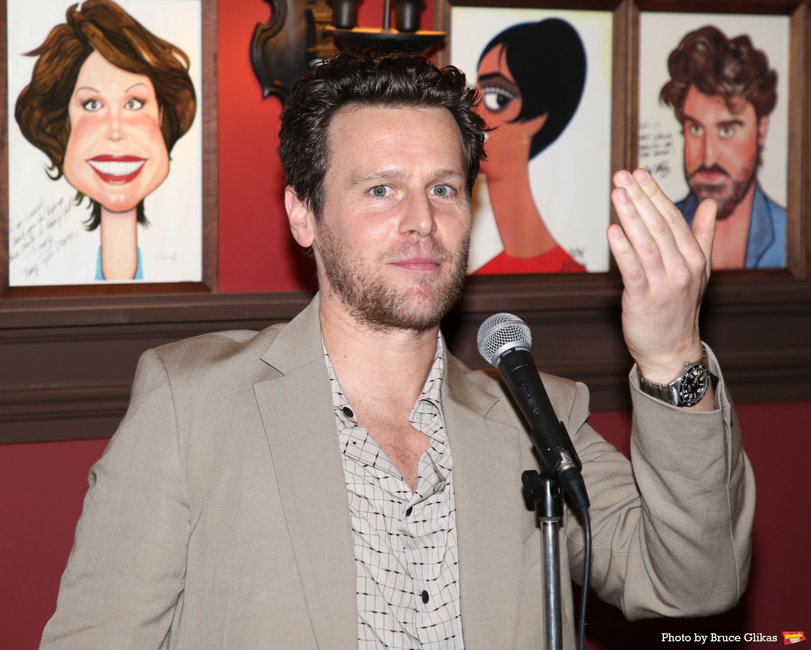 Photos: CHESS Star Lea Michele Receives Portrait at Sardi's — photo 9 of 49