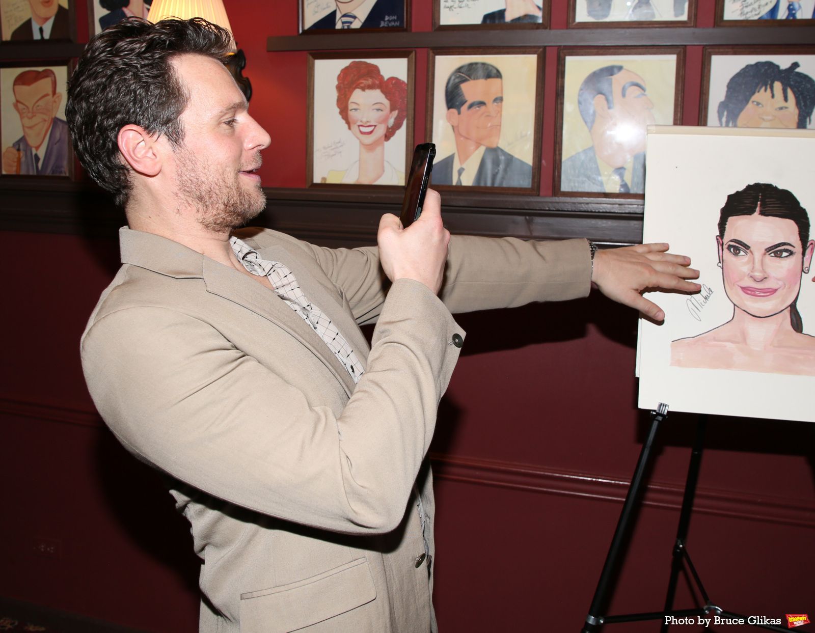 Photos: CHESS Star Lea Michele Receives Portrait at Sardi's — photo 36 of 49