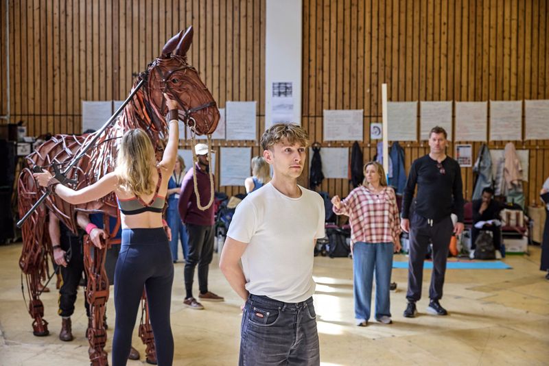 Photos: WAR HORSE in Rehearsal at the National Theatre — photo 19 of 25