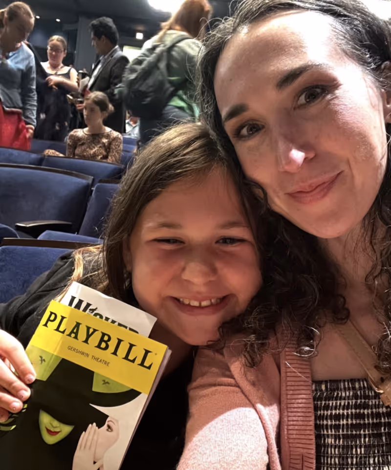 Actress, 10, Goes Viral After Landing Regional Gig — and Broadway Stars Rejoice in Her Success Image
