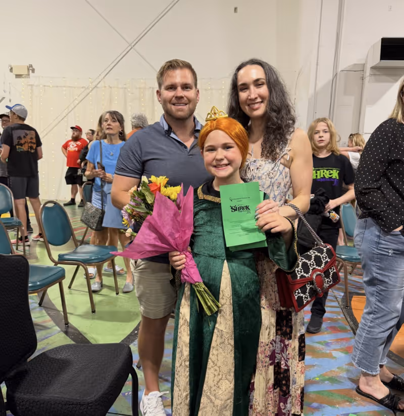 Actress, 10, Goes Viral After Landing Regional Gig — and Broadway Stars Rejoice in Her Success Image