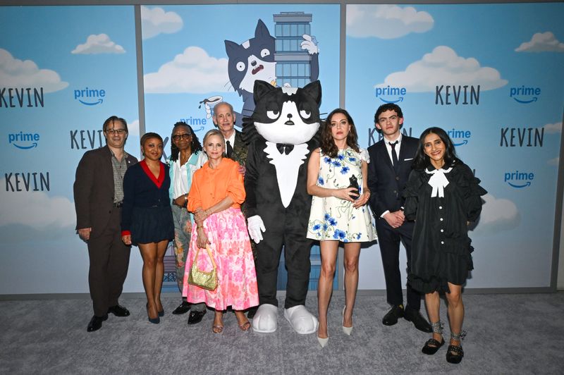 Photos: Aubrey Plaza, Joe Locke, & More Attend KEVIN Premiere in New York — photo 12 of 23