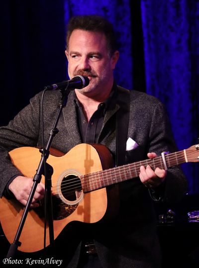 Paul Adelstein Photo