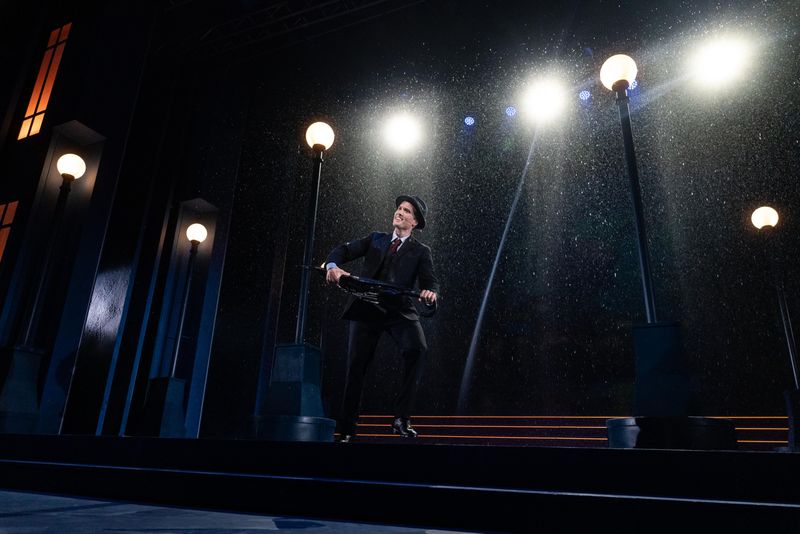 Review: CANTANDO SOTTO LA PIOGGIA al TEATRO BRANCACCIO Image