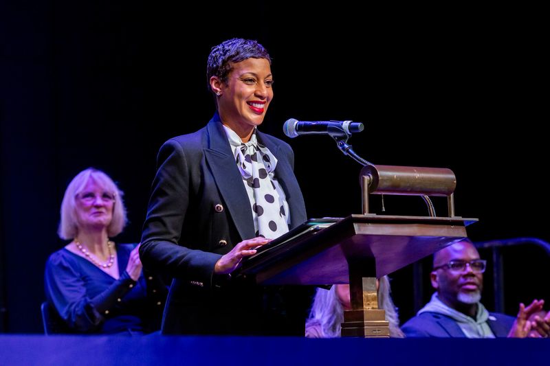 Photos: Timeline Theatre Celebrates Its New Uptown Home — photo 14 of 24