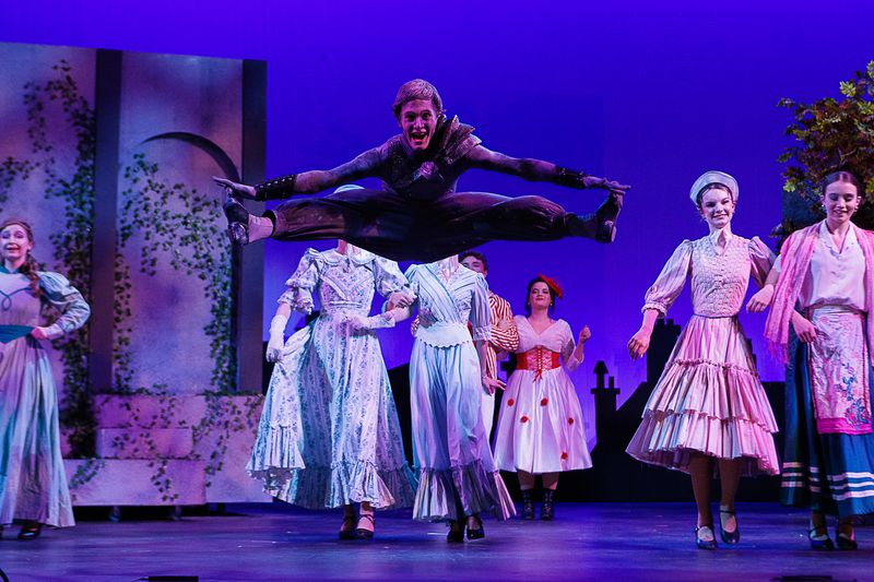 Review: MARY POPPINS at Fargo Davies Image