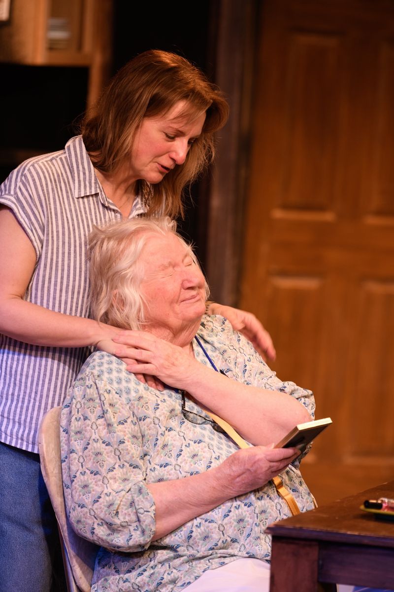 Photos: Anne Sheridan Smith and Kathy Ruhl in 'NIGHT MOTHER at Redtwist Theatre — photo 6 of 11