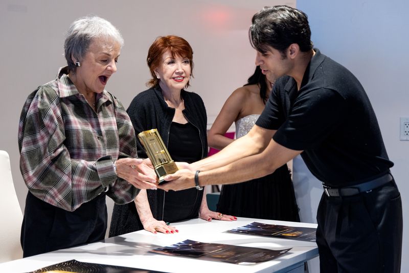 Photos: A CHORUS LINE Original Stars Receive Broadway Ensemble Legendary Award — photo 5 of 17