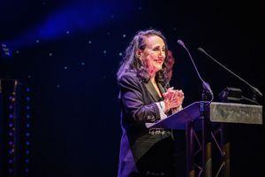 Lesley Joseph Photo