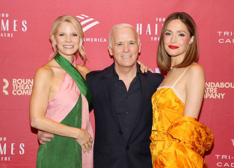 Photos: FALLEN ANGELS Cast and Creatives Walk the Opening Night Red Carpet — photo 4 of 39