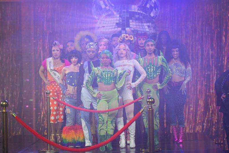 Photos: CATS: THE JELLICLE BALL Visit GOOD MORNING AMERICA — photo 4 of 19
