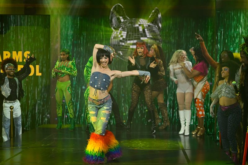 Photos: CATS: THE JELLICLE BALL Visit GOOD MORNING AMERICA — photo 1 of 19