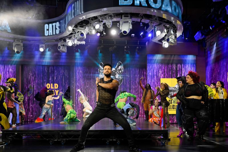 Photos: CATS: THE JELLICLE BALL Visit GOOD MORNING AMERICA — photo 9 of 19