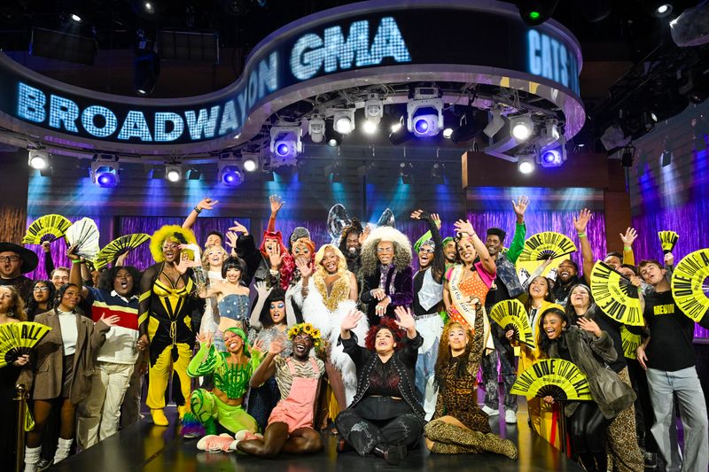 Photos: CATS: THE JELLICLE BALL Visit GOOD MORNING AMERICA — photo 16 of 19