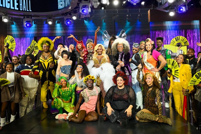 Photos: CATS: THE JELLICLE BALL Visit GOOD MORNING AMERICA — photo 18 of 19