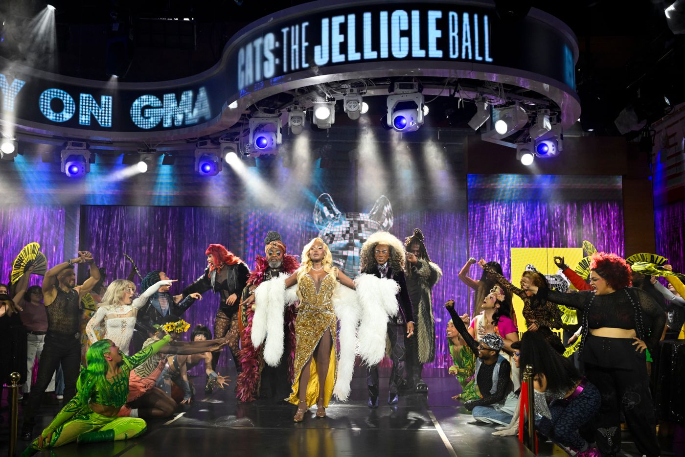 Photos: CATS: THE JELLICLE BALL Visit GOOD MORNING AMERICA  Image