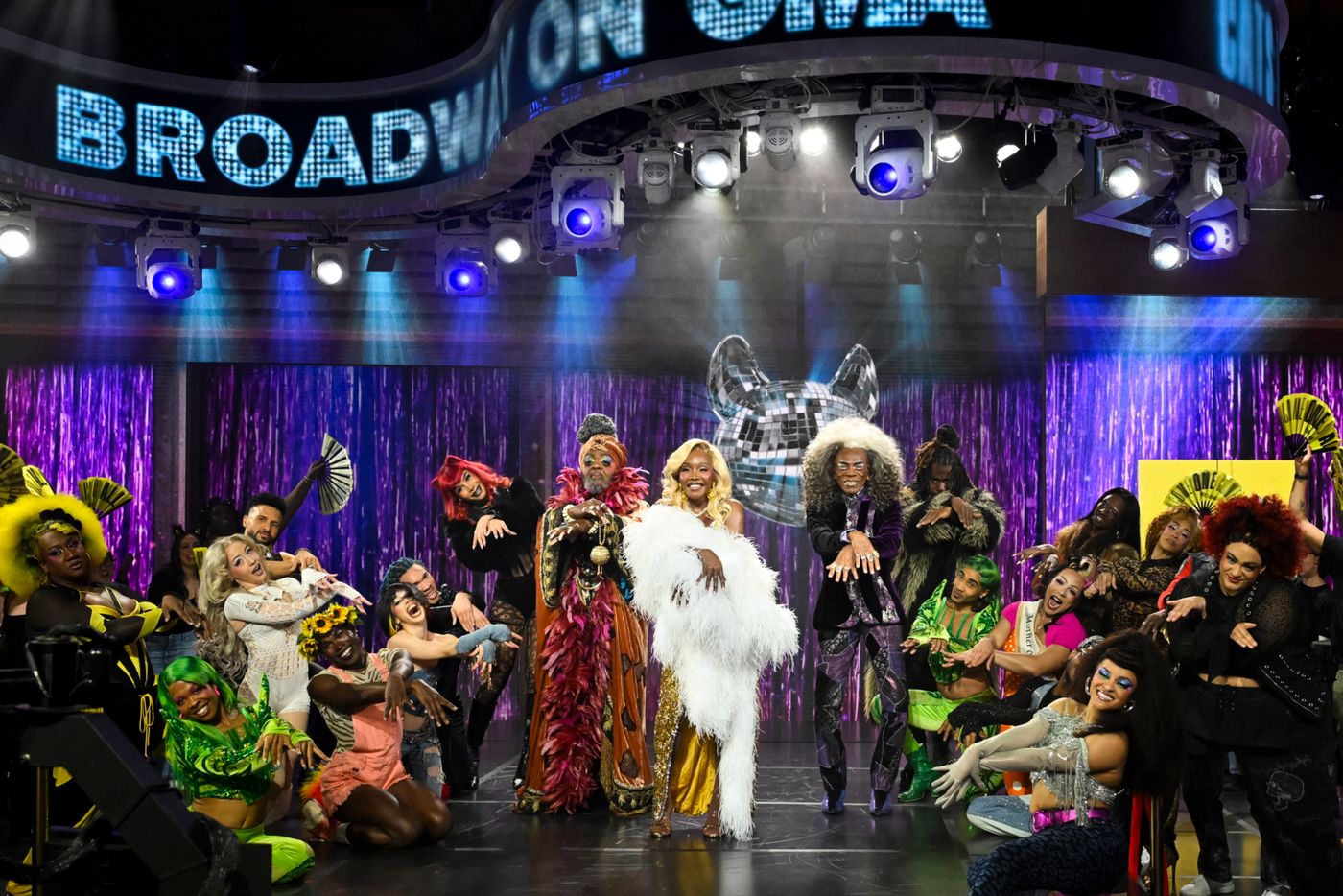 Photos: CATS: THE JELLICLE BALL Visit GOOD MORNING AMERICA  Image