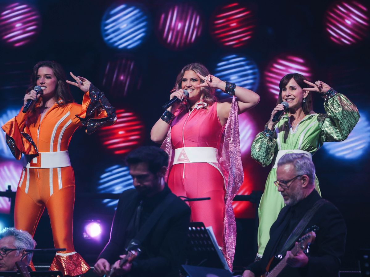 Mary Kate Morrissey, Bella Coppola, Susan Egan  at 