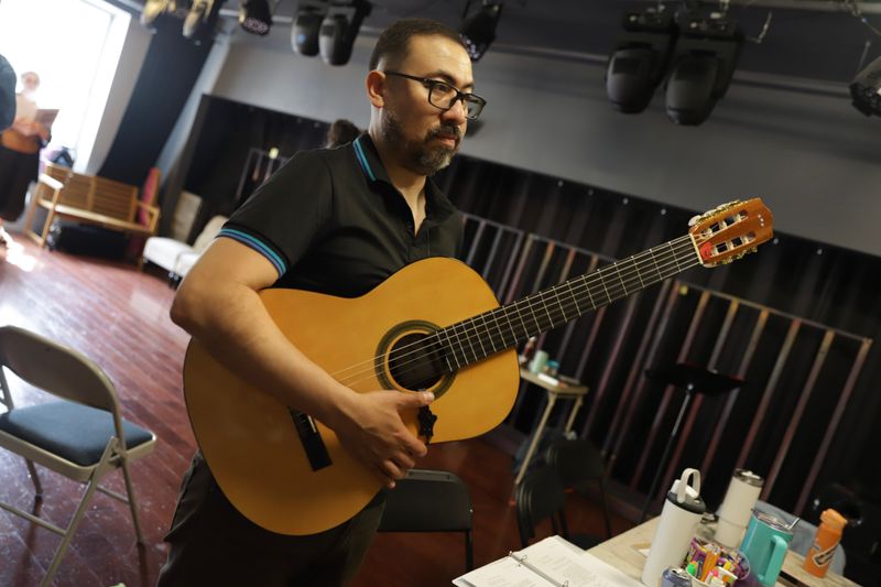Photos: CANCIONES In Rehearsal for Spring World Premiere — photo 2 of 13
