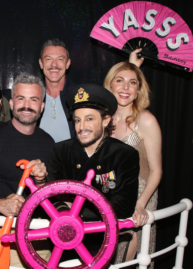 Photos: Luke Evans Visits TITANIQUE on Broadway — photo 10 of 10