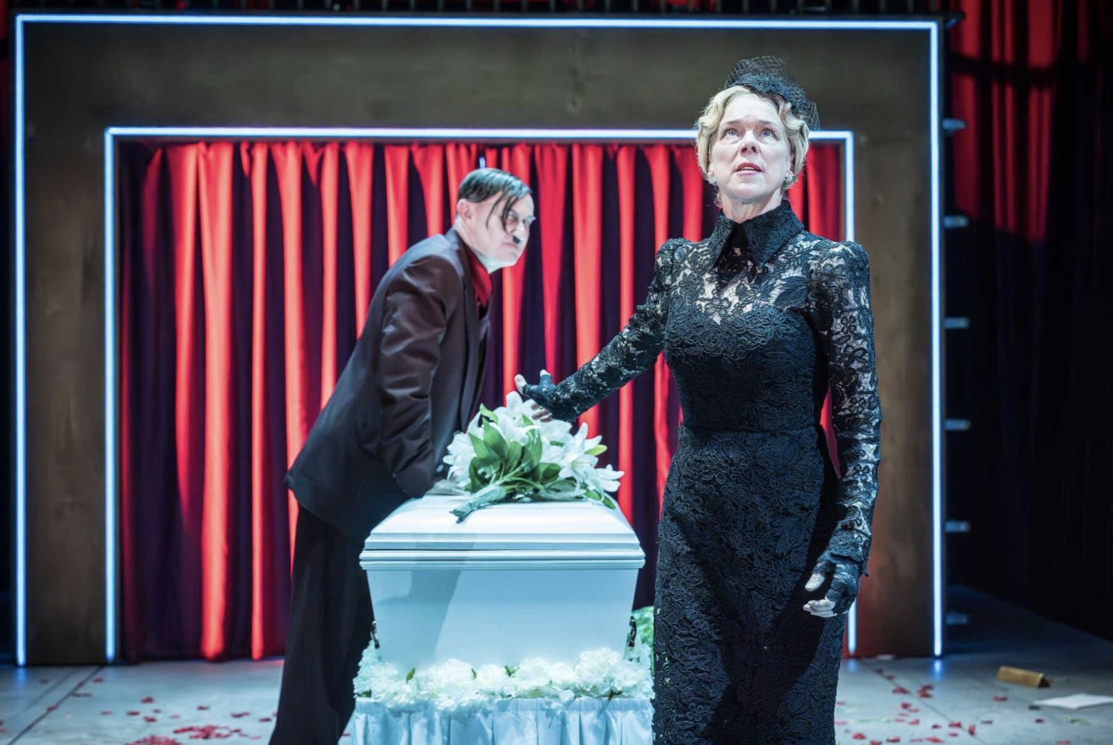 Review: THE RESISTIBLE RISE OF ARTURO UI, starring Mark Gatiss  Image