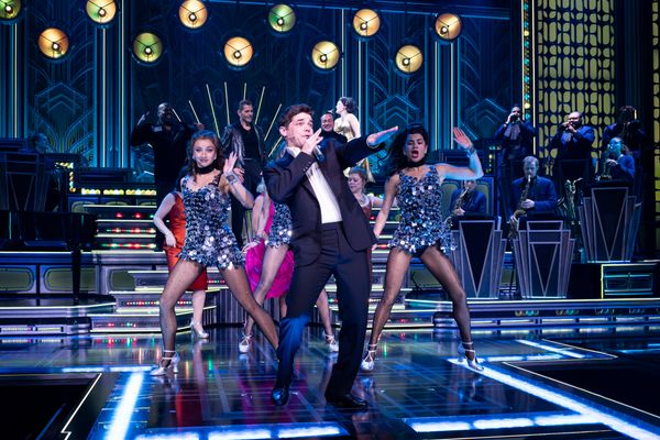 Jeremy Jordan and cast Photo