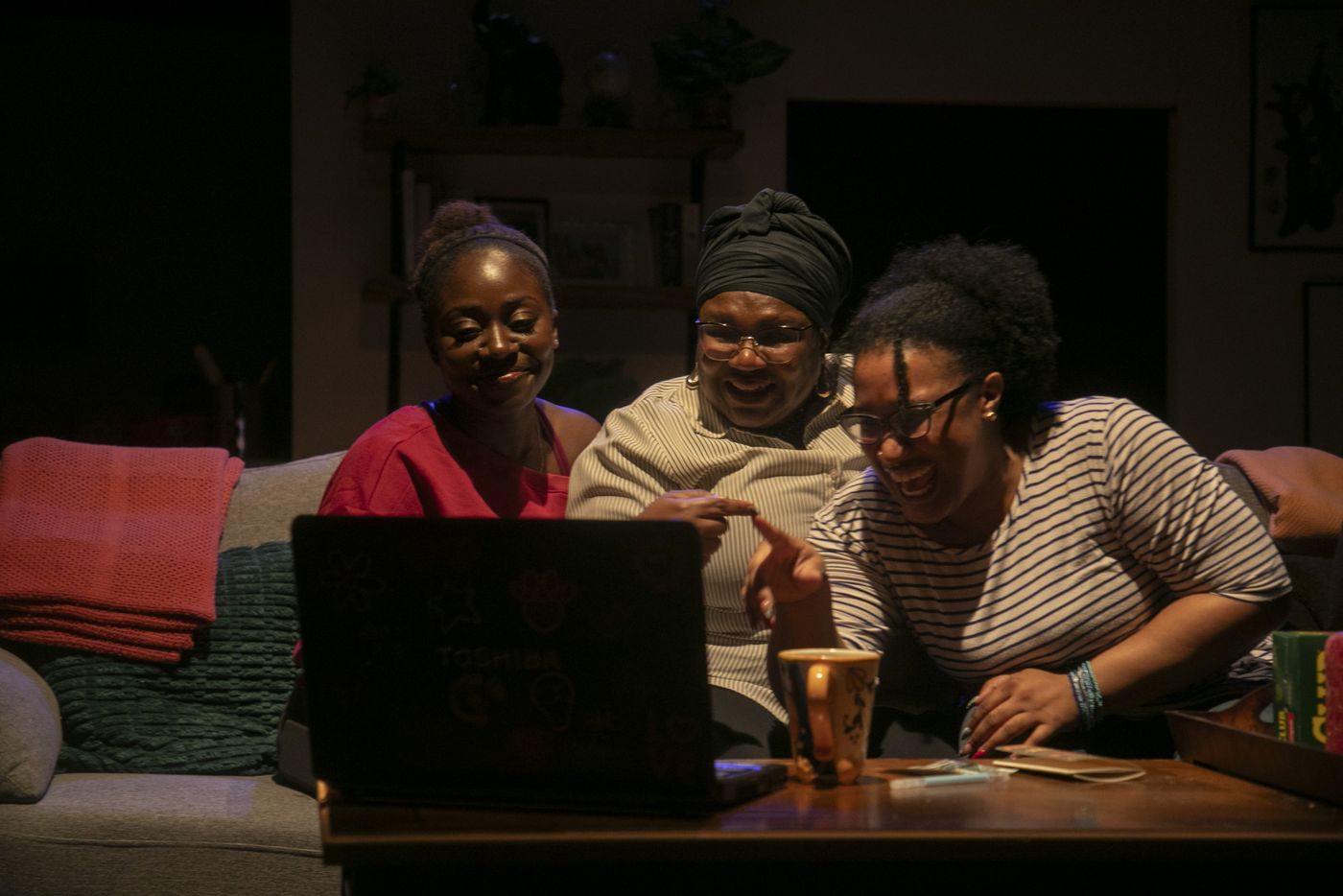Review: HER PORTMANTEAU at Strand Theater Company  Image