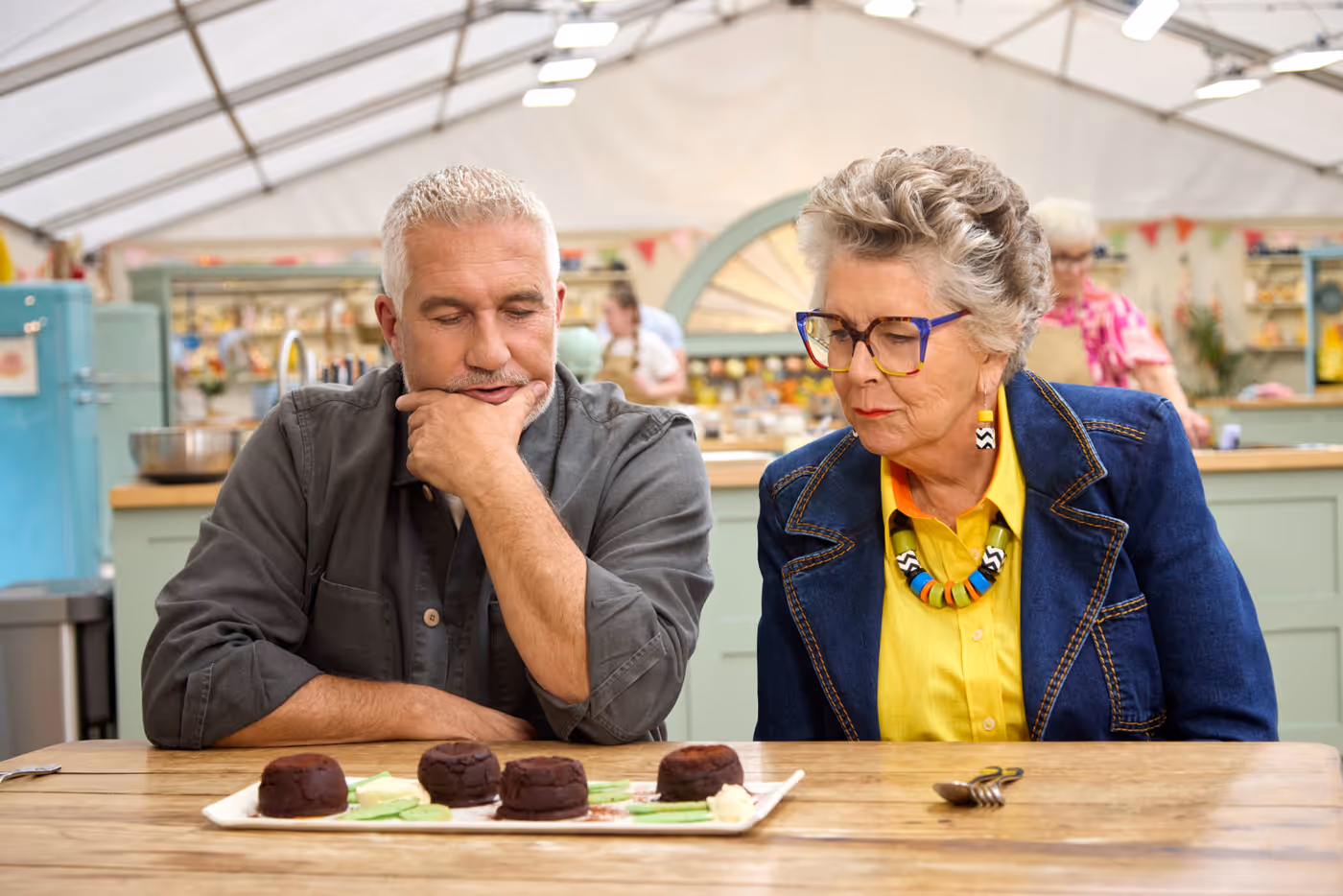 Video/Photos: Andrew Rannells to Co-Host THE GREAT AMERICAN BAKING SHOW Season 4  Image
