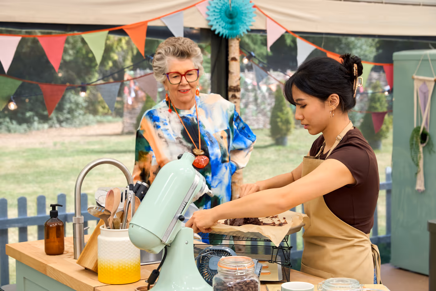 Video/Photos: Andrew Rannells to Co-Host THE GREAT AMERICAN BAKING SHOW Season 4  Image