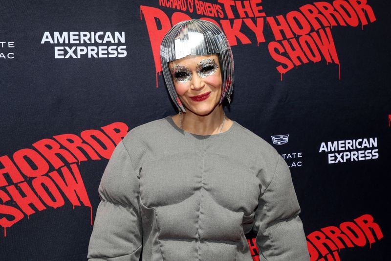 Photos: THE ROCKY HORROR SHOW Cast Struts the Red Carpet on Opening Night — photo 5 of 55