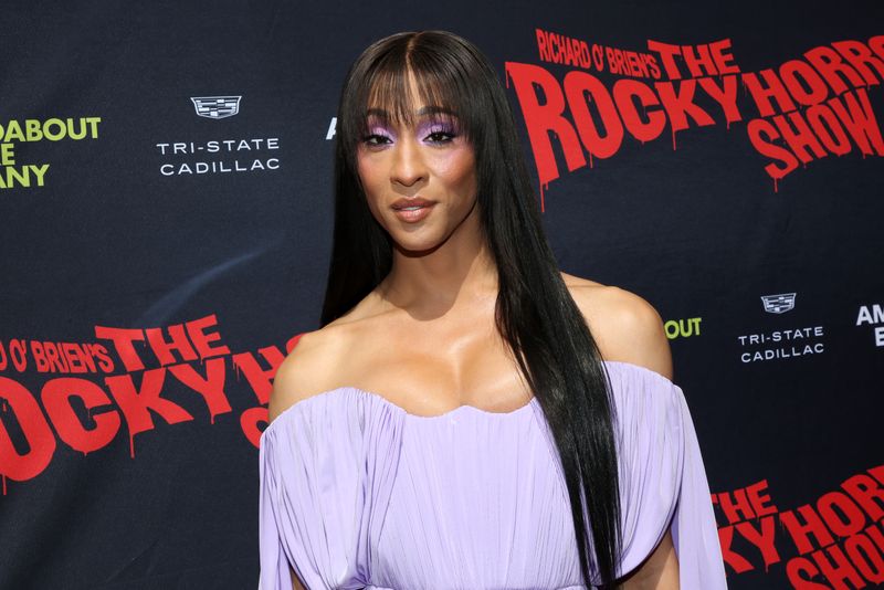 Photos: THE ROCKY HORROR SHOW Cast Struts the Red Carpet on Opening Night — photo 10 of 55